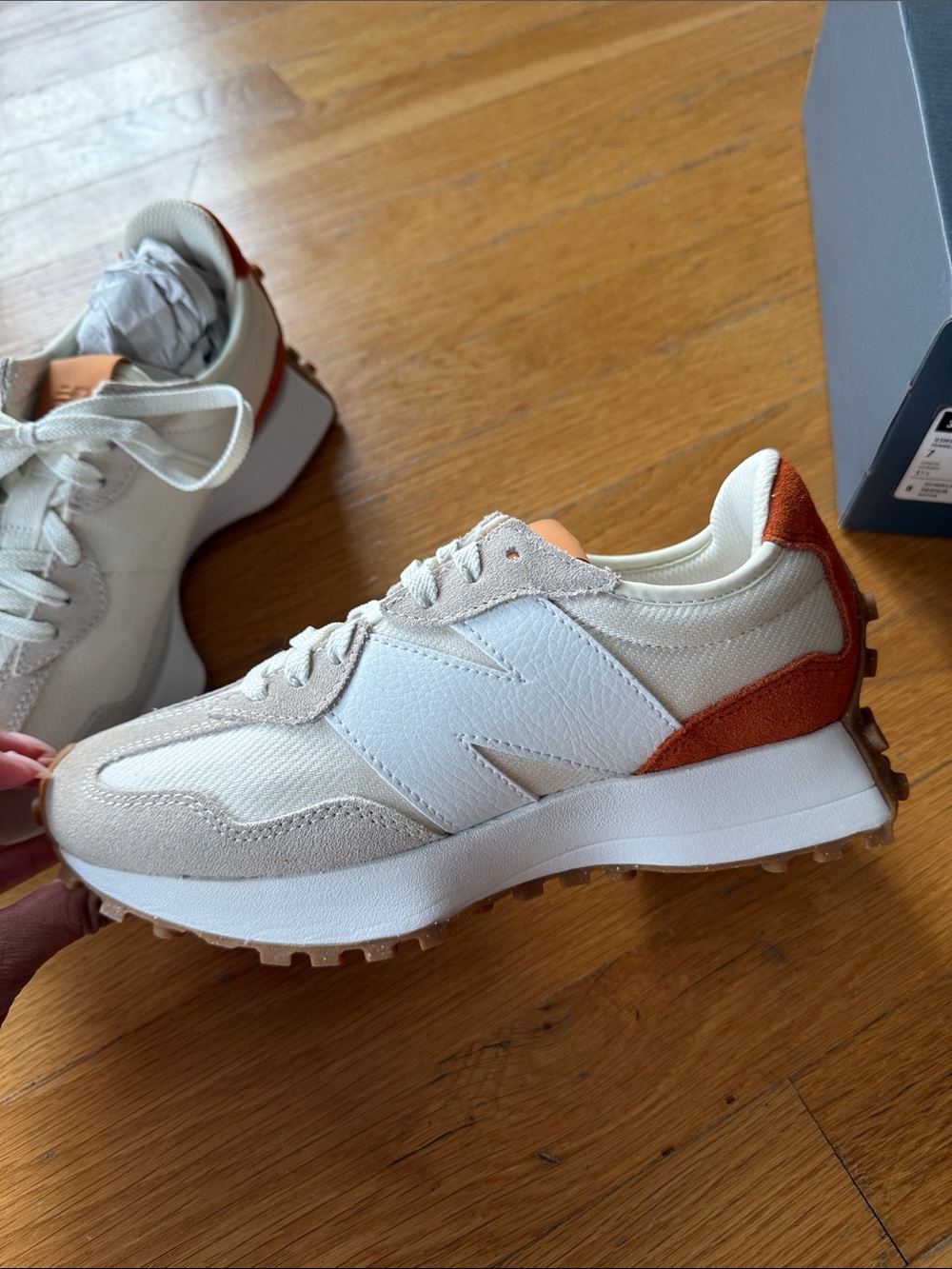 New Balance - Picture 2 of 3
